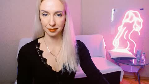 Snapshot of cute_smile_shy chatting on 11/20/25, 11:04 cute_smile_shy online show from 11/20/25, 11:04