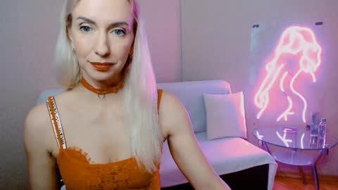 Snapshot of cute_smile_shy chatting on 12/04/25, 09:23 cute_smile_shy online show from 12/04/25, 09:23