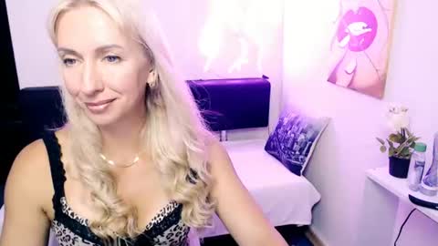 cute_smile_shy online show from 07/28/26, 08:01