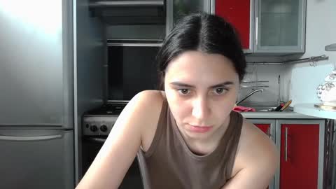 cute_strawberry_ online show from 12/02/24, 11:56