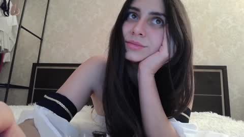 cute_strawberry_ online show from 12/02/24, 06:43