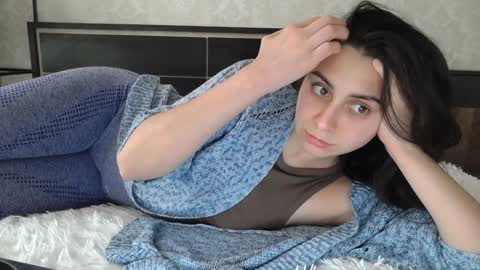 cute_strawberry_ online show from 12/03/24, 11:33