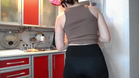 cute_strawberry_ online show from 12/15/24, 01:22