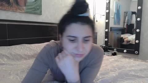 cute_strawberry_ online show from 12/18/24, 01:02