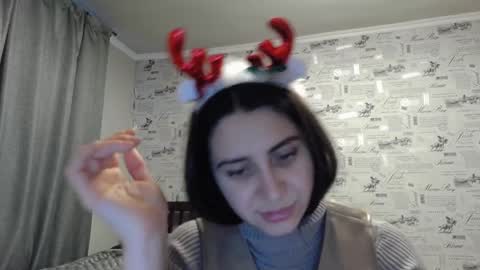 cute_strawberry_ online show from 12/24/24, 12:55