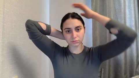cute_strawberry_ online show from 12/26/24, 10:16