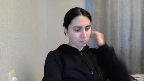 cute_strawberry_ online show from 12/28/24, 11:52