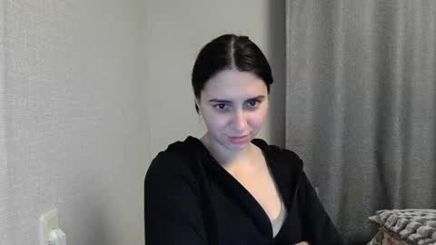 cute_strawberry_ online show from 12/28/24, 07:33