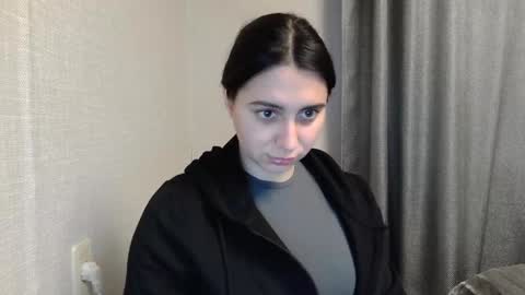 cute_strawberry_ online show from 12/30/24, 12:31