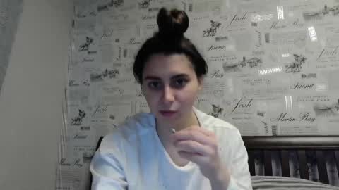 cute_strawberry_ online show from 01/08/25, 10:04