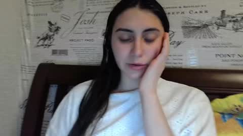cute_strawberry_ online show from 01/08/25, 04:11