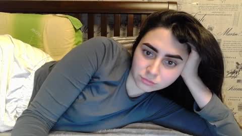 cute_strawberry_ online show from 01/28/25, 02:21