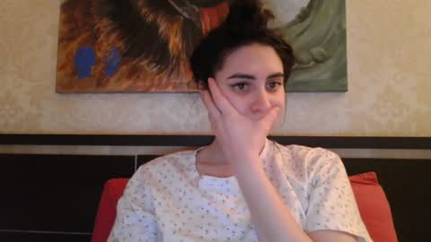 cute_strawberry_ online show from 02/06/25, 06:13