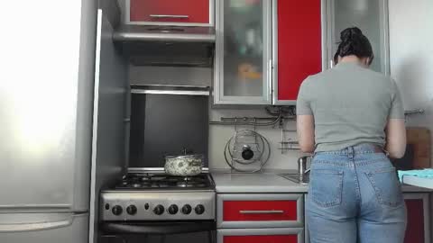cute_strawberry_ online show from 02/10/25, 07:47