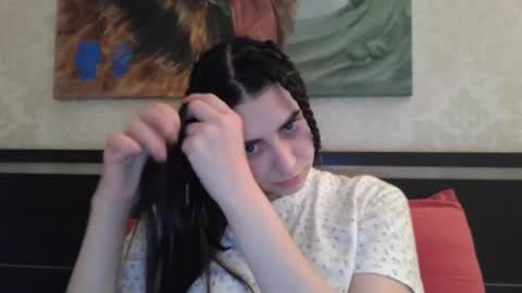 cute_strawberry_ online show from 02/10/25, 06:45