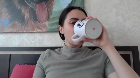 cute_strawberry_ online show from 02/12/25, 07:13