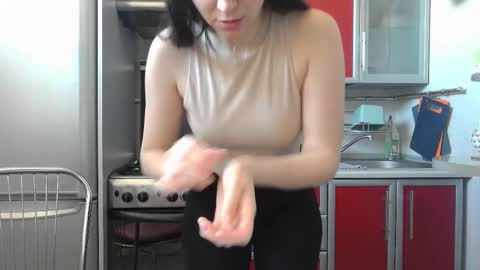 cute_strawberry_ online show from 02/18/25, 11:11