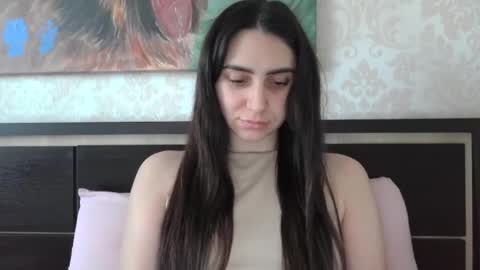 cute_strawberry_ online show from 02/18/25, 02:16