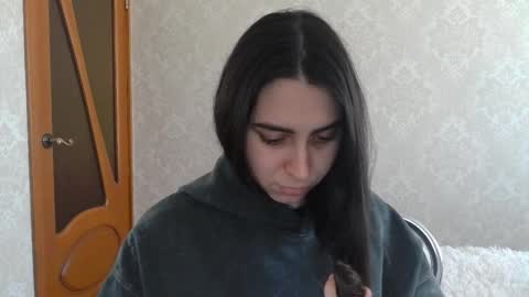 cute_strawberry_ online show from 02/20/25, 12:47