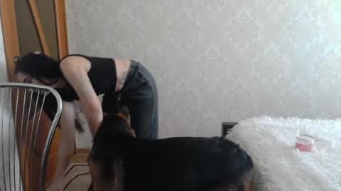 cute_strawberry_ online show from 02/21/25, 12:17