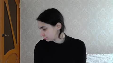 cute_strawberry_ online show from 02/24/25, 07:33