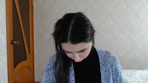 cute_strawberry_ online show from 02/24/25, 12:05