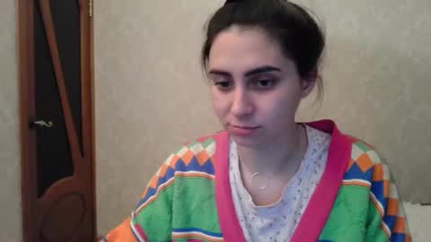 cute_strawberry_ online show from 02/24/25, 05:42