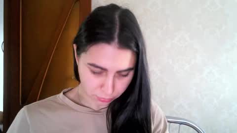 cute_strawberry_ online show from 09/09/25, 05:40
