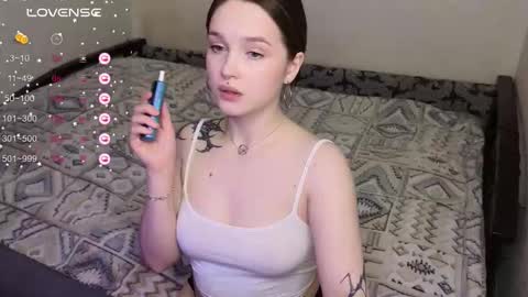 Snapshot of cute_summer_breathe chatting on 03/26/26, 04:01 Sue online show from 03/26/26, 04:01