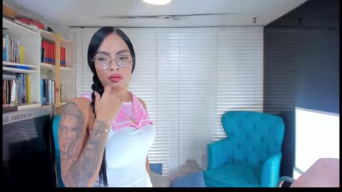 Snapshot of cuteanddesesperate chatting on 12/20/24, 05:29 WANNA SEE MORE OF TWINS online show from 12/20/24, 05:29