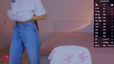 Ariel online show from 10/08/25, 04:48