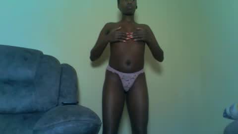 Snapshot of cuteebony16 chatting on 06/08/26, 05:08 tawi online show from 06/08/26, 05:08