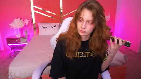 Snapshot of cuteefoxy chatting on 11/21/25, 02:38 Foxy online show from 11/21/25, 02:38