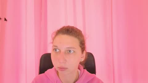 Snapshot of cuteellii chatting on 10/24/25, 10:00 Elli online show from 10/24/25, 10:00