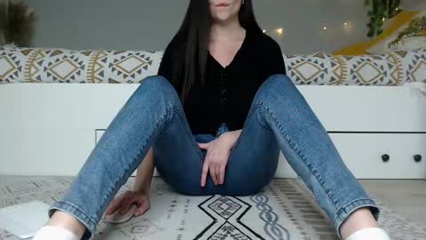 Anna online show from 11/08/25, 01:33