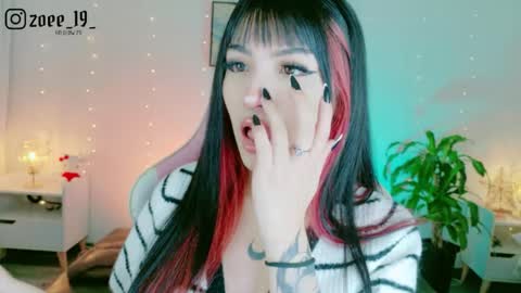 Snapshot of cuteezoe chatting on 04/10/26, 04:50 Zoe online show from 04/10/26, 04:50