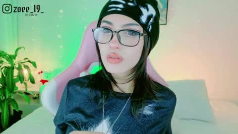 Snapshot of cuteezoe chatting on 05/01/26, 04:06 Zoe online show from 05/01/26, 04:06