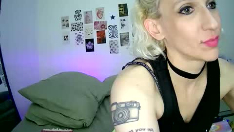 Bella online show from 12/03/25, 04:09