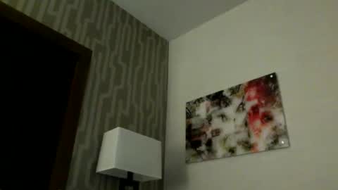 Snapshot of cutehungboi chatting on 12/22/25, 04:09 cutehungboi online show from 12/22/25, 04:09