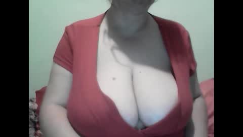 Snapshot of cutejessytom chatting on 12/13/24, 03:38 Jessy online show from 12/13/24, 03:38