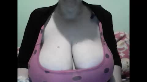 Snapshot of cutejessytom chatting on 01/07/25, 03:46 Jessy online show from 01/07/25, 03:46