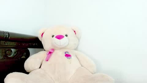 Snapshot of cutekairii chatting on 12/22/24, 05:12 Mishel online show from 12/22/24, 05:12