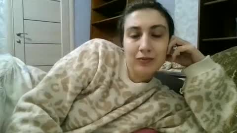 cutekattie online show from 11/28/25, 04:37