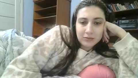 cutekattie online show from 12/17/25, 05:57