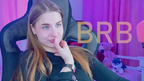 Snapshot of cutemousee chatting on 09/15/25, 05:18 Rina online show from 09/15/25, 05:18