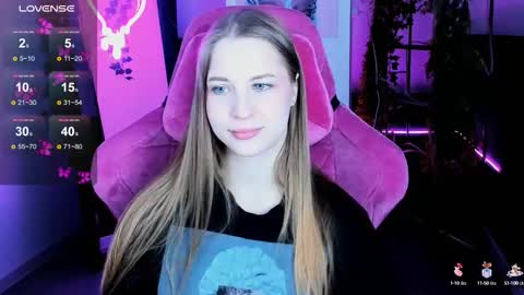 Snapshot of cutemousee chatting on 10/08/25, 05:38 Rina online show from 10/08/25, 05:38