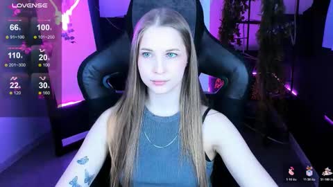 Snapshot of cutemousee chatting on 10/24/25, 08:44 Rina online show from 10/24/25, 08:44