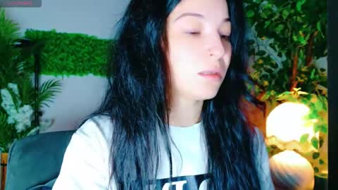 cuteness__girl online show from 10/27/25, 06:17