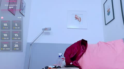 Snapshot of cutepetitee chatting on 09/12/25, 08:09 cutepetitee online show from 09/12/25, 08:09