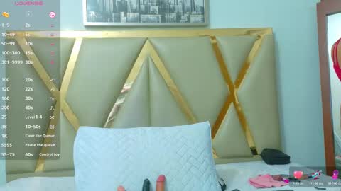 Snapshot of cutepetitee chatting on 09/21/25, 08:32 cutepetitee online show from 09/21/25, 08:32